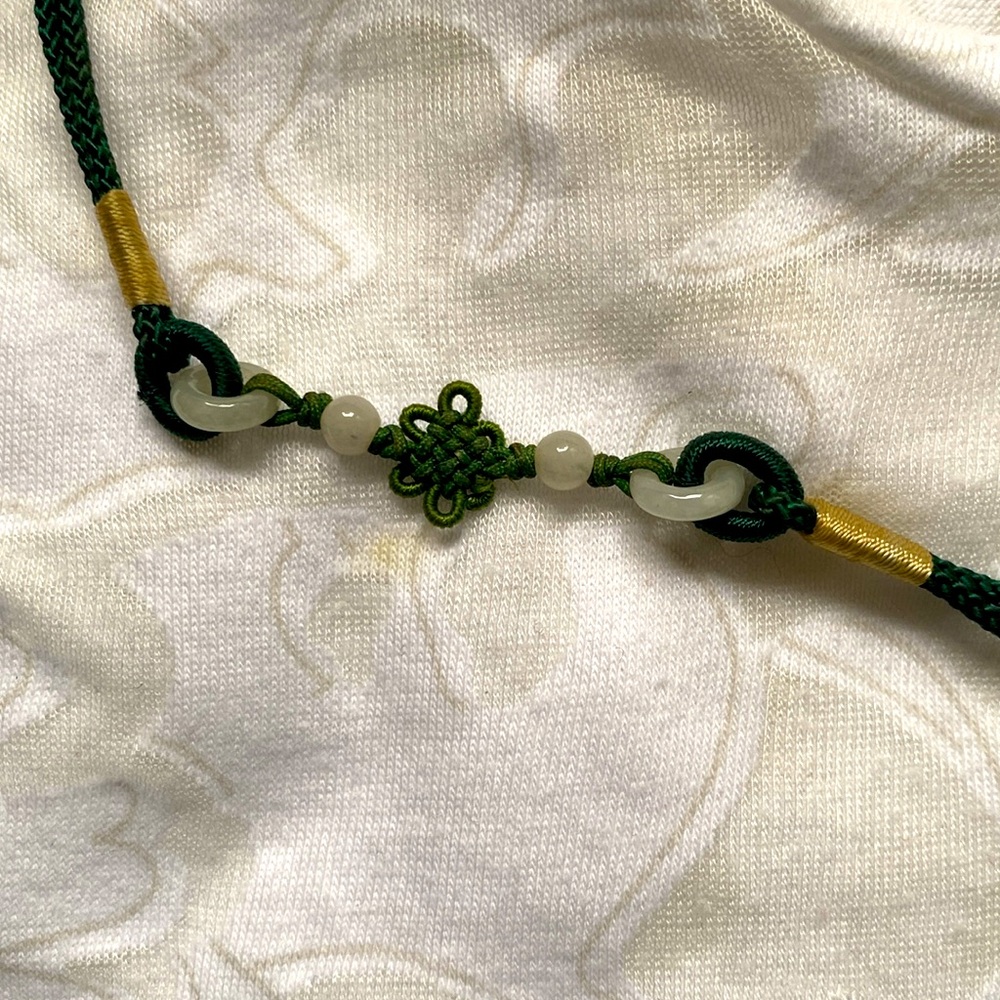 Jewelry green glass beaded necklace. - Picture 7 of 8